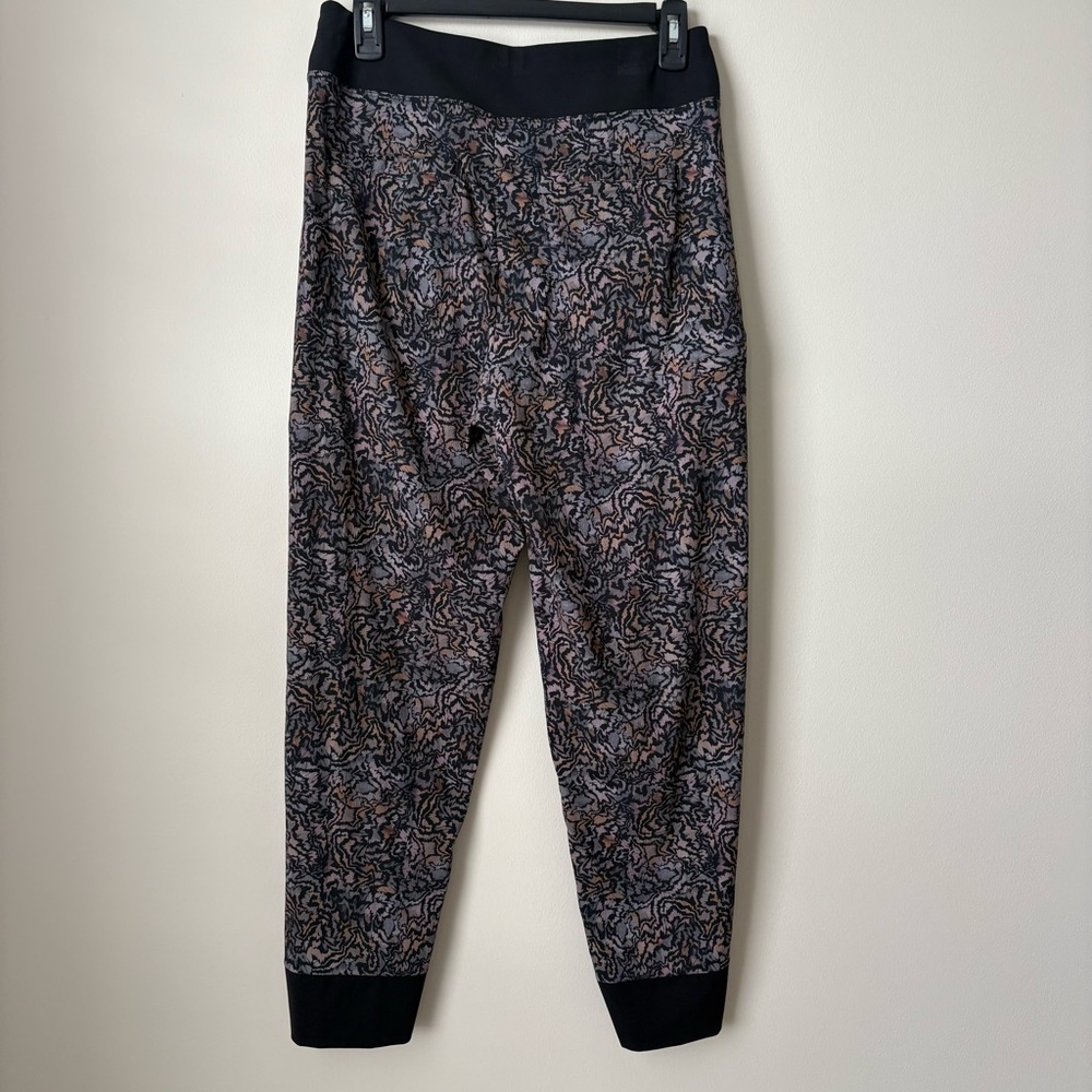 Athleta Trekkie North multi-colored Patterned Joggers size 6